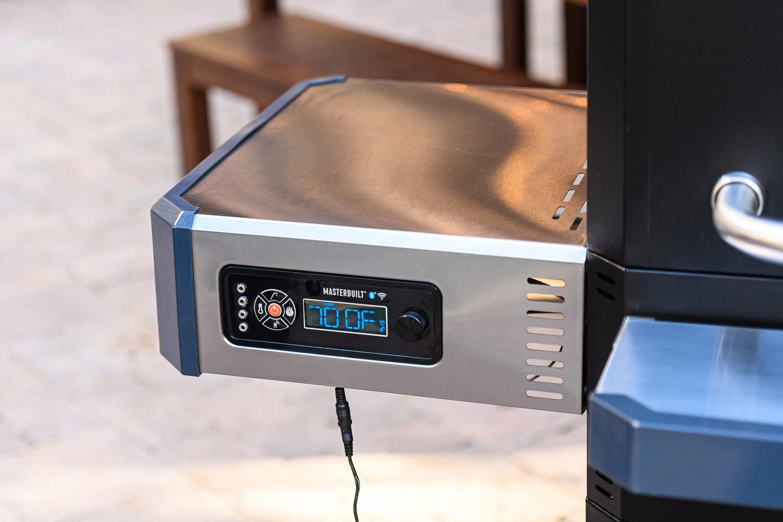 Masterbuilt Gravity Series? 1050 Digital WiFi Charcoal Grill and Smoker in Black