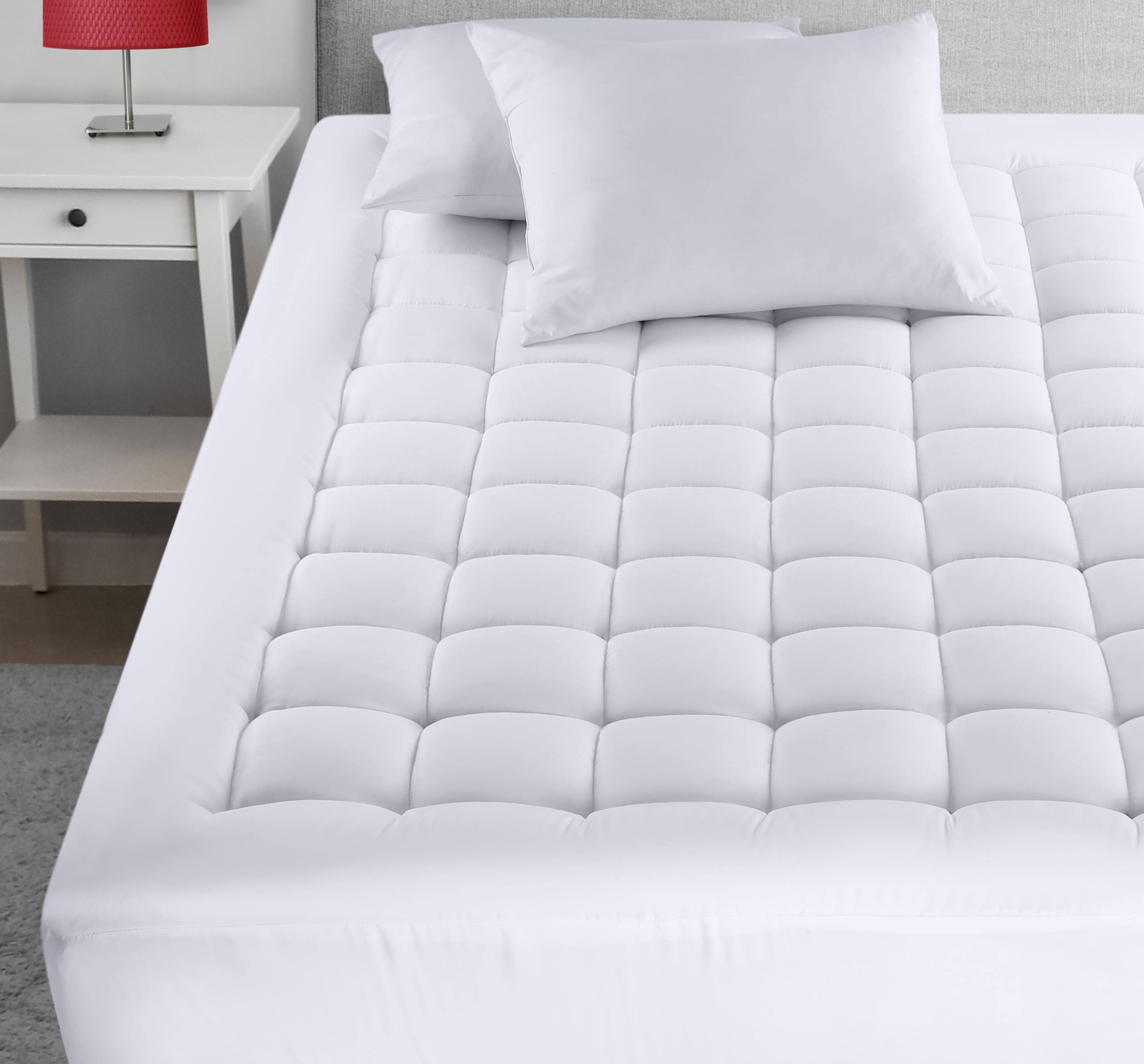 Utopia Bedding Premium Mattress Pad (Queen) - Quilted Fitted Mattress Topper Stretches Up to 15 Inches Deep - Plush and Soft Mattress Protecto