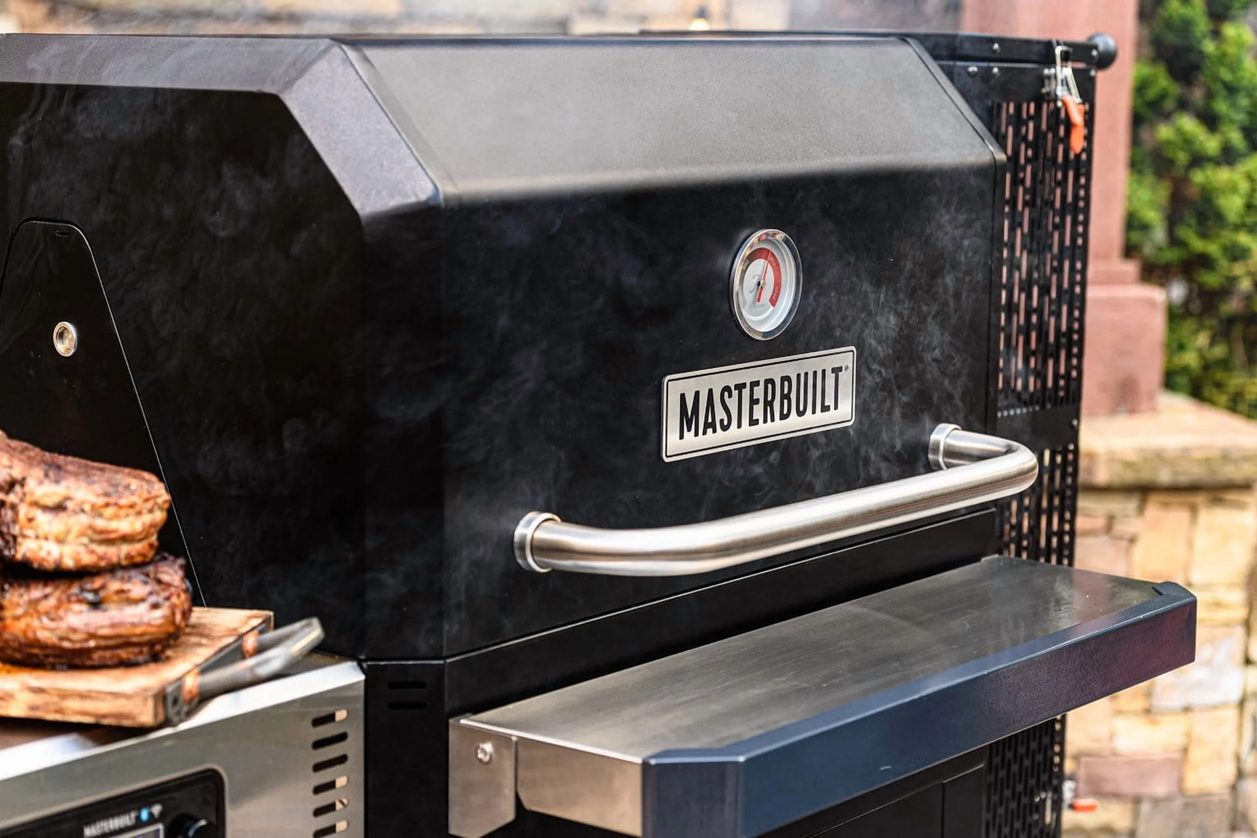 Masterbuilt Gravity Series? 1050 Digital WiFi Charcoal Grill and Smoker in Black