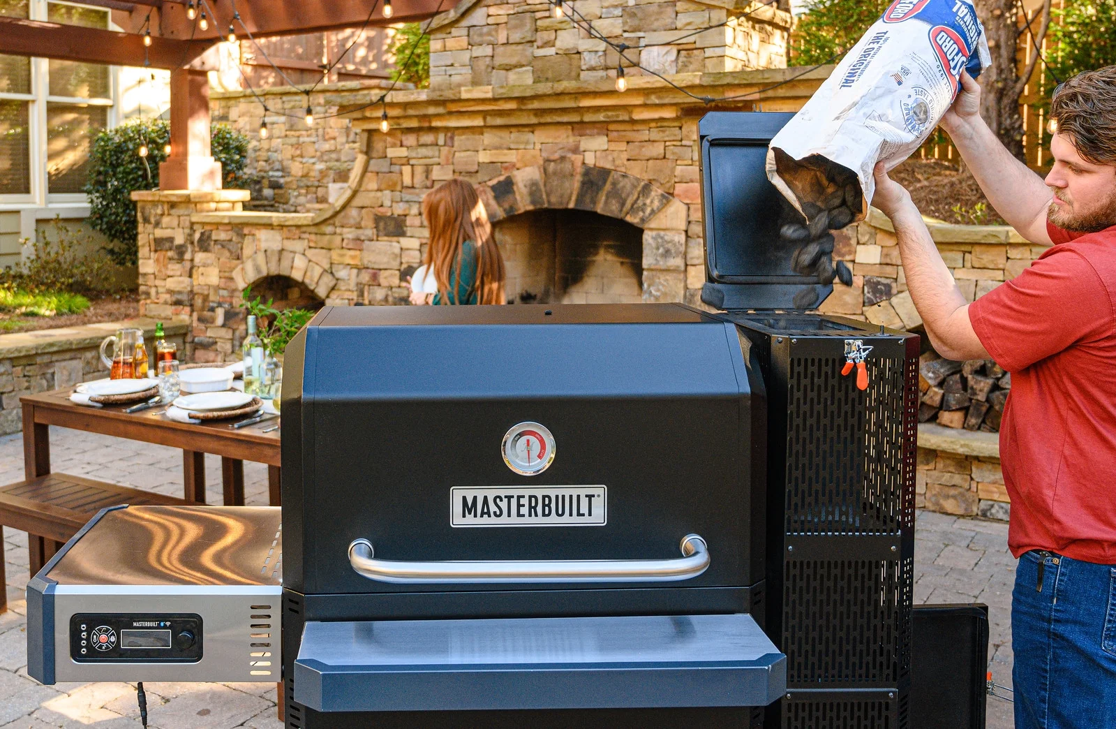 Masterbuilt Gravity Series? 1050 Digital WiFi Charcoal Grill and Smoker in Black