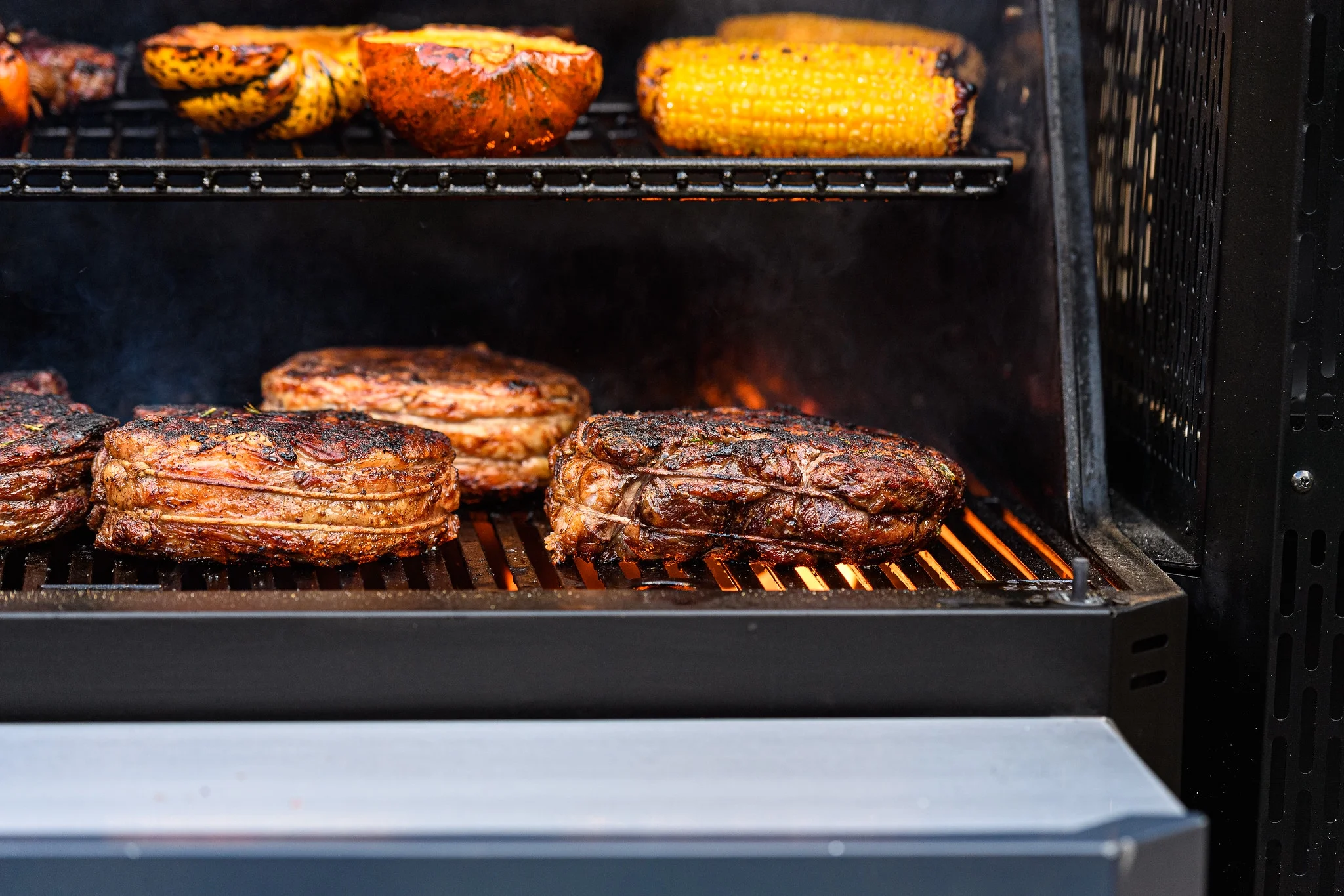 Masterbuilt Gravity Series? 1050 Digital WiFi Charcoal Grill and Smoker in Black